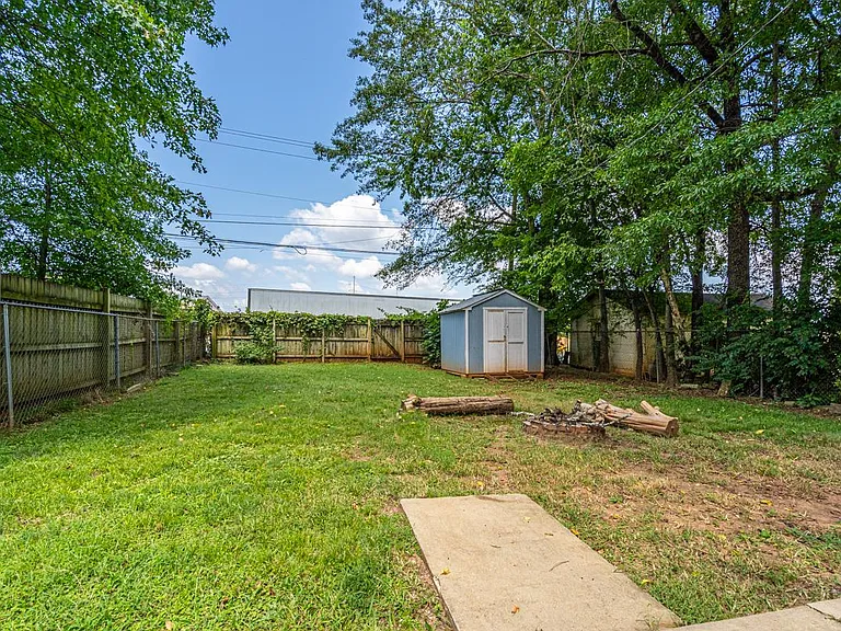 648 Moulton St E — Photo 26