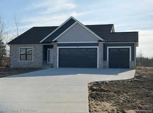 7499 Skylar Ct, Swartz Creek, MI 48473