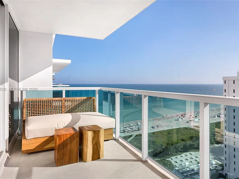 102 24th St #Penthouse 1706 — Photo 2