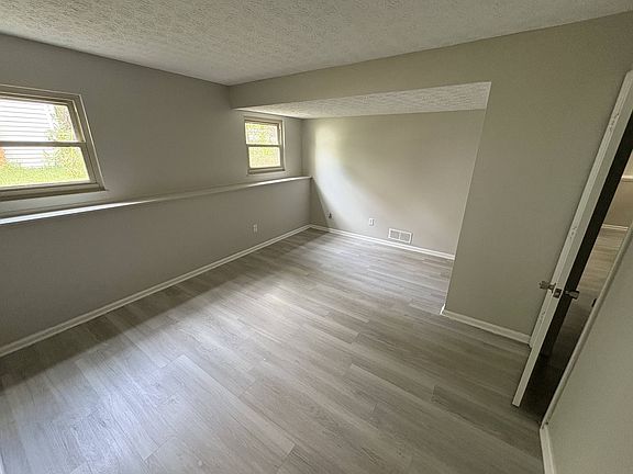 5th image of 406 Seranade St