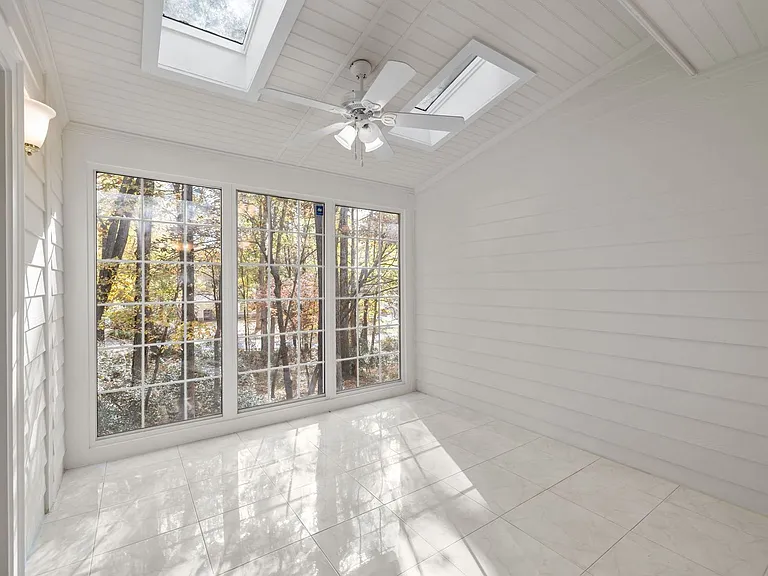9024 Saint Thomas Ln — Photo 7
