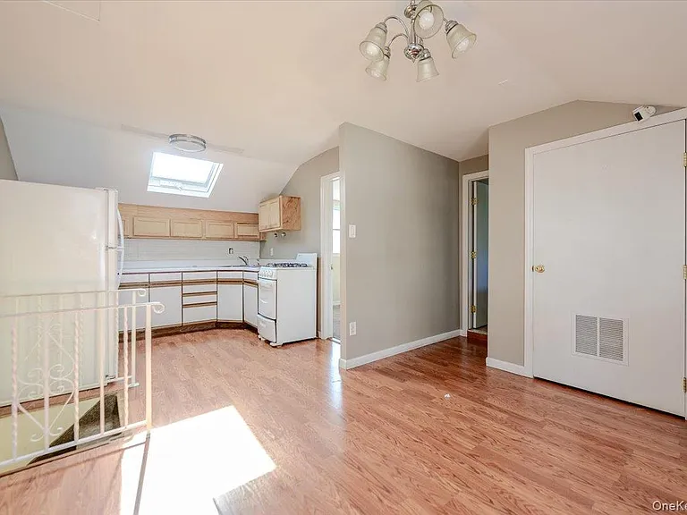 13 Truxton Rd #UPPER — Photo 5