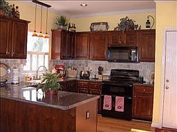 2nd image of 1221 Buckingham Cir