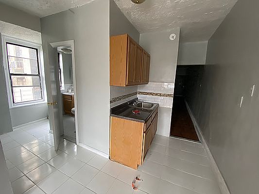 2nd image of 322 E 126th St APT 17F