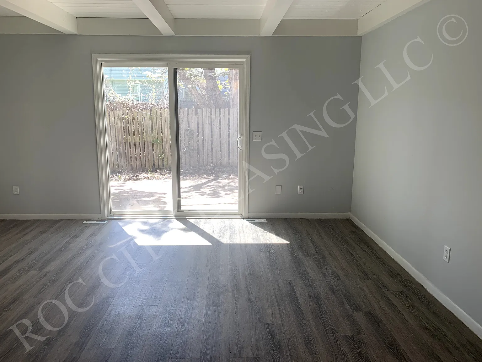 2 bed, 1.5 bath, 1096 sqft, $1,400 — Photo 4