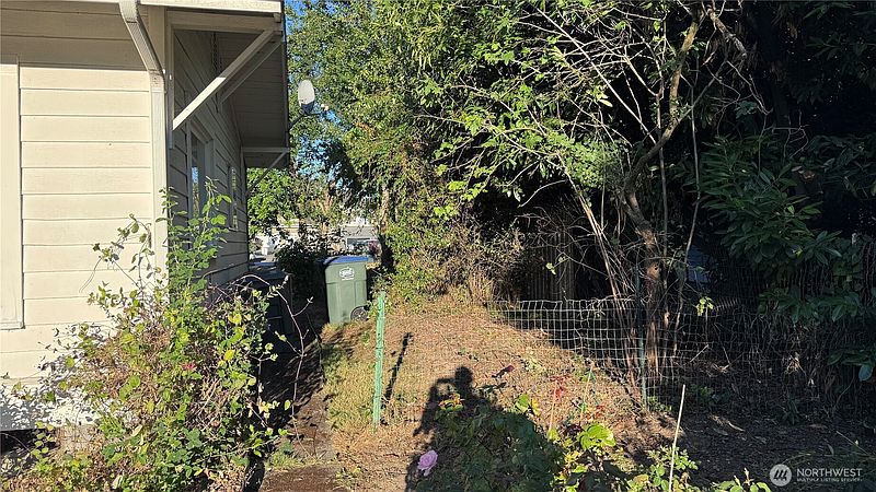 3rd image of 2422 Kulshan Street