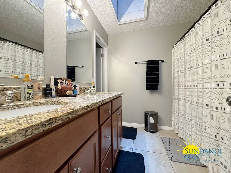 1701 Colonial Ct — Photo 8