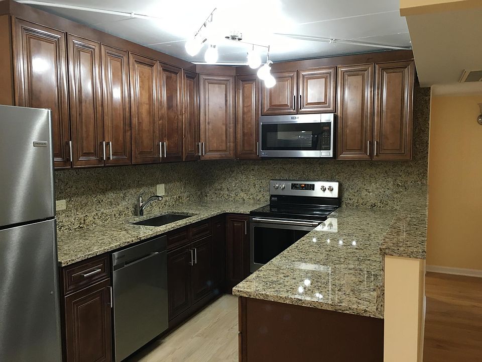 1st image of 3221 Parkway Dr #21