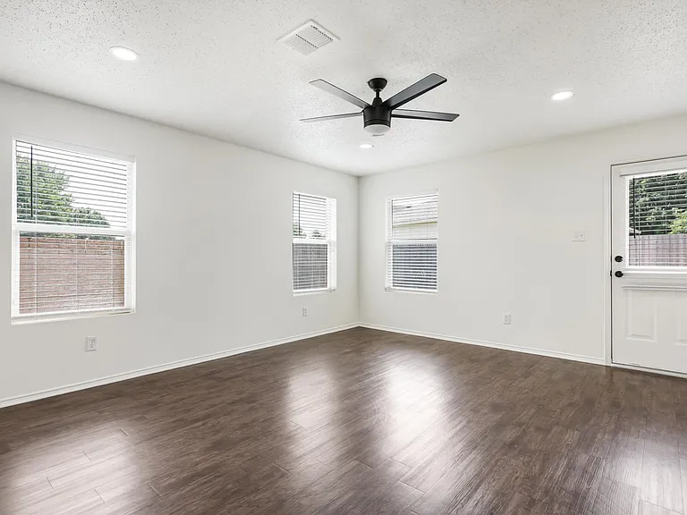 4816 Waterford Dr — Photo 16