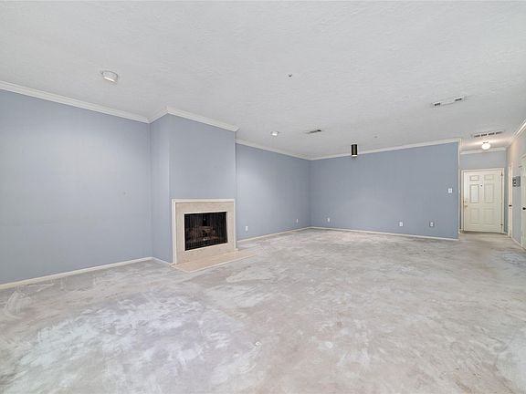 5th image of 2220 Welch St