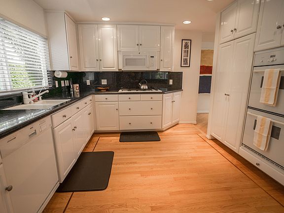 4th image of 626 Kendale Ln