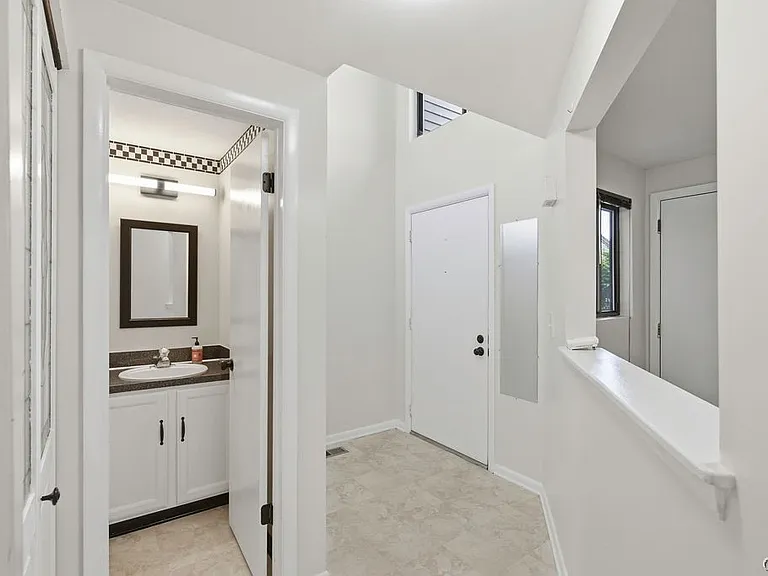 8457 Bubbling Springs Dr — Photo 5