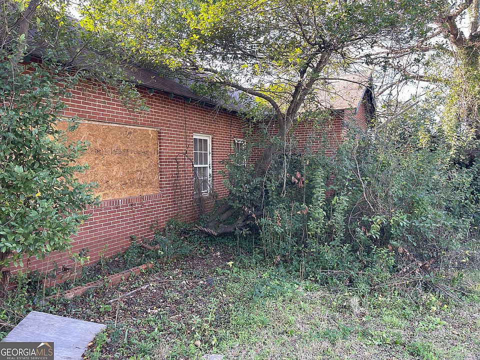 2nd image of 1851 Coleman Ave