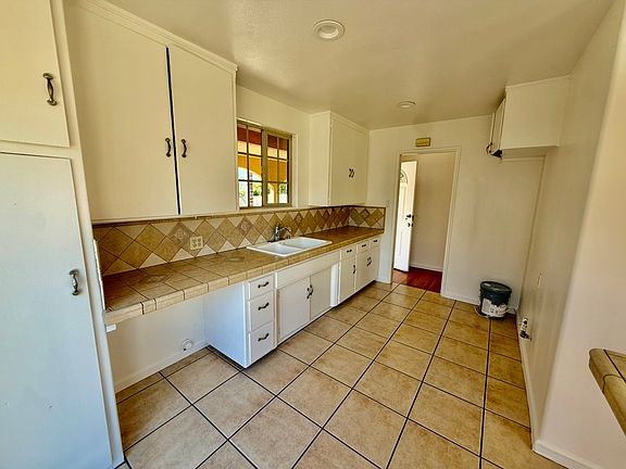 5th image of 16011 Fairgrove Ave