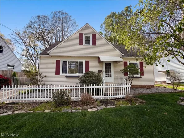 6252 Anita Dr, Parma Heights, OH 44130