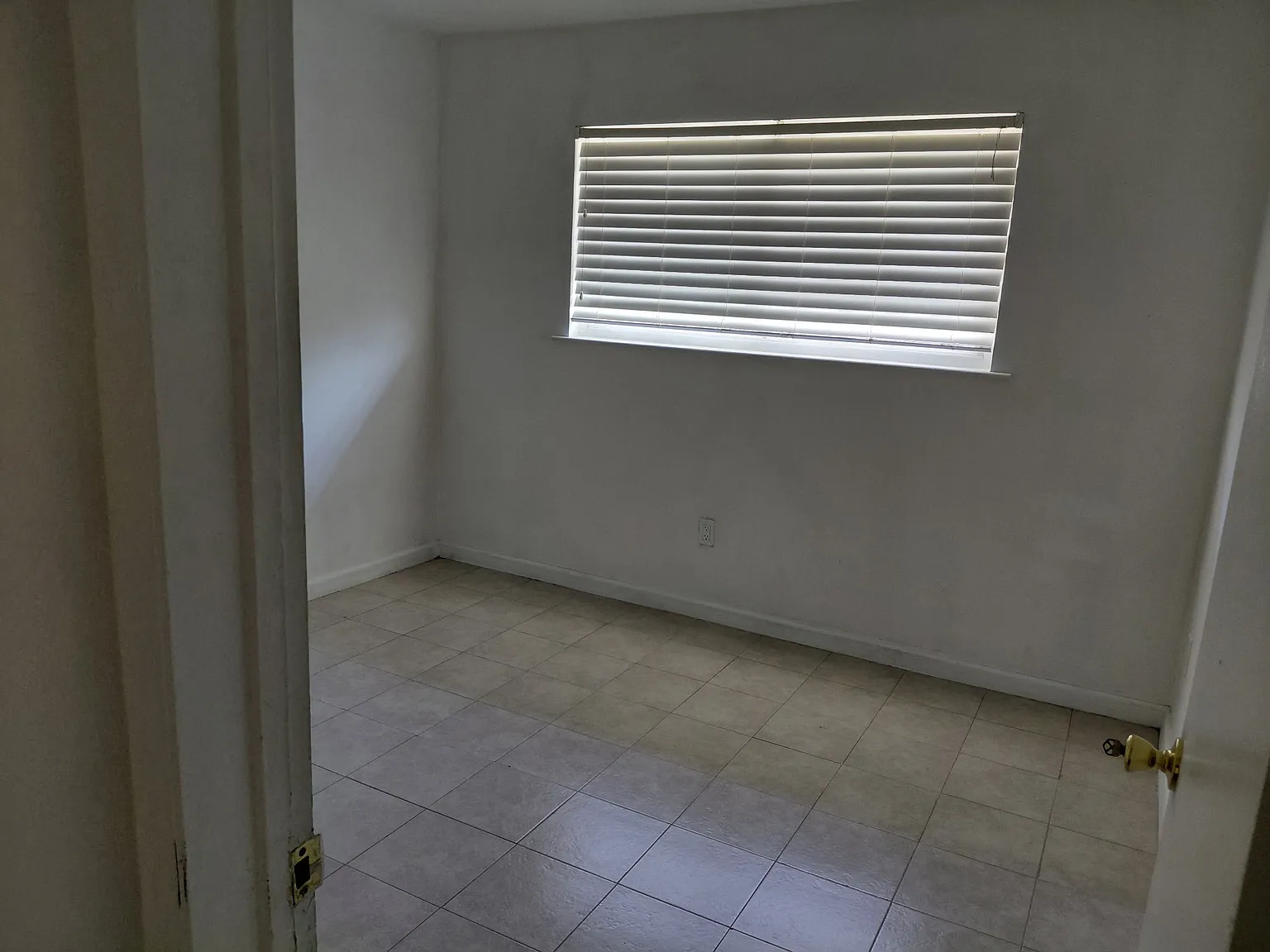 3 bed, 1296 sqft, $3,200 — Photo 3