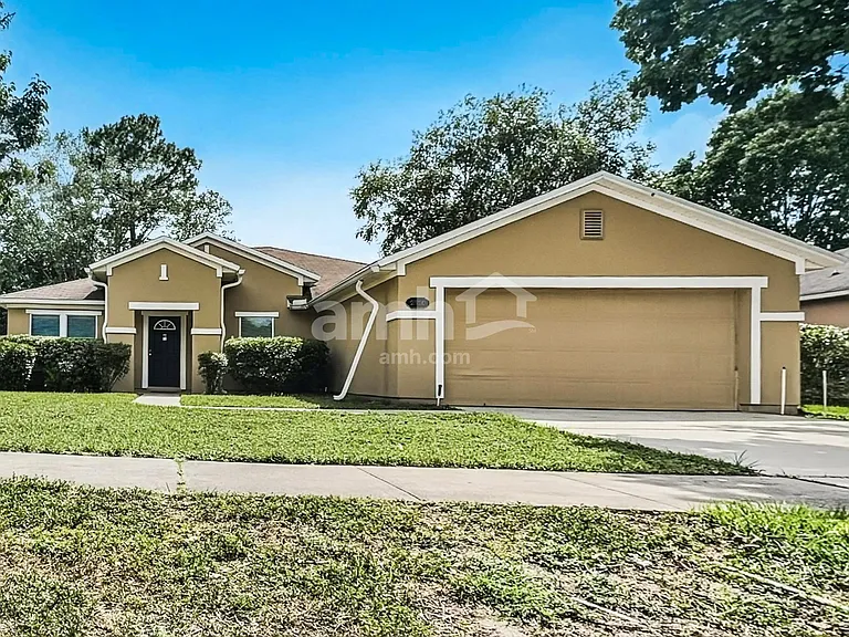 2320 Brian Lakes Dr E — Photo 1