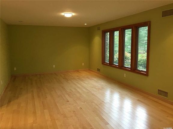 4th image of 19 Amber Ln