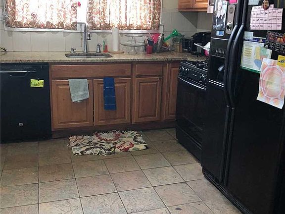 5th image of 38 Fairview Blvd