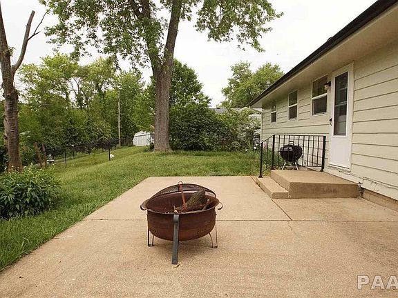 3rd image of 2304 W Cindy Ln