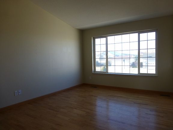 2nd image of 1008 N Prentis St