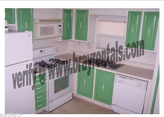 2963 Cedar Place kitchen