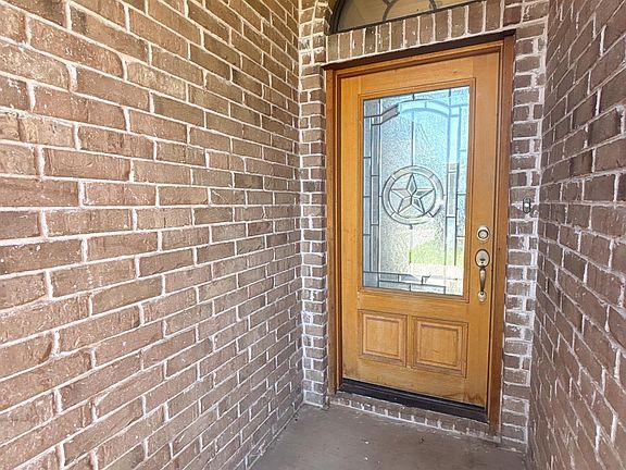 3rd image of 1104 Heritage Rd
