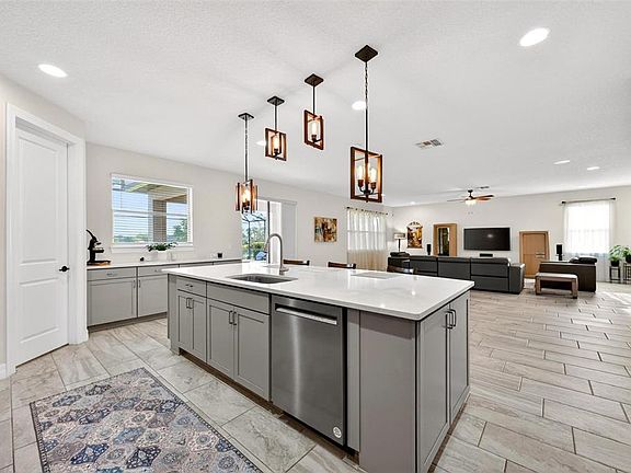 3rd image of 17507 LAGODA LANE
