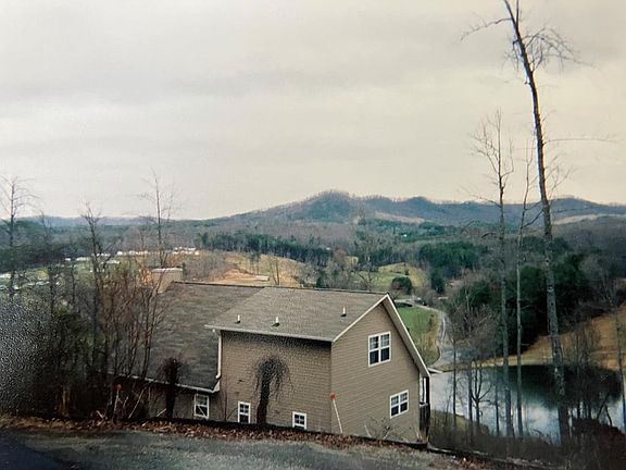 2nd image of 121 White Oak Dr