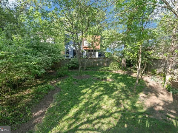 422 N Edgewood St, Arlington, VA 22201