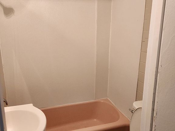 4th image of 2200 Rebecca St #1