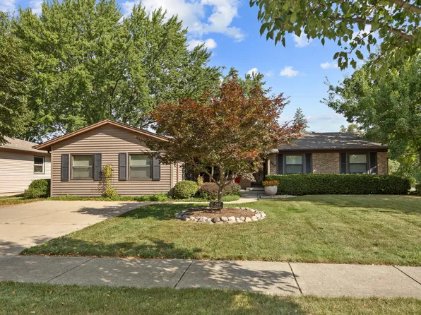 569 Northampton Cir, Elk Grove Village, IL 60007