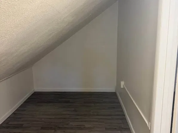 402 Monroe, 402 Monroe Ave #4, Muskegon, MI 49441