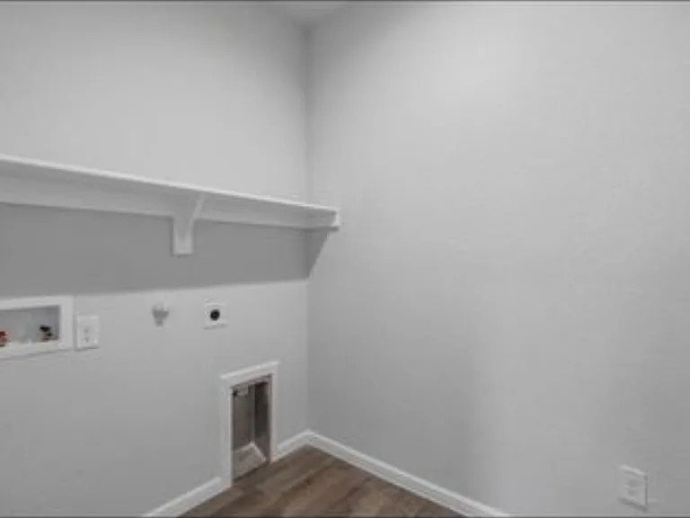 321 Youngblood Ln — Photo 16