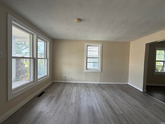 3rd image of 1119 Liberty Dr