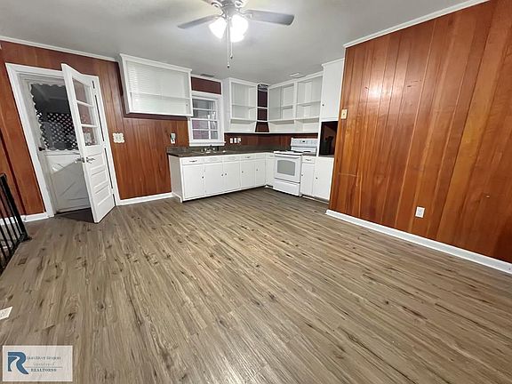 3rd image of 184 Sherwood Dr