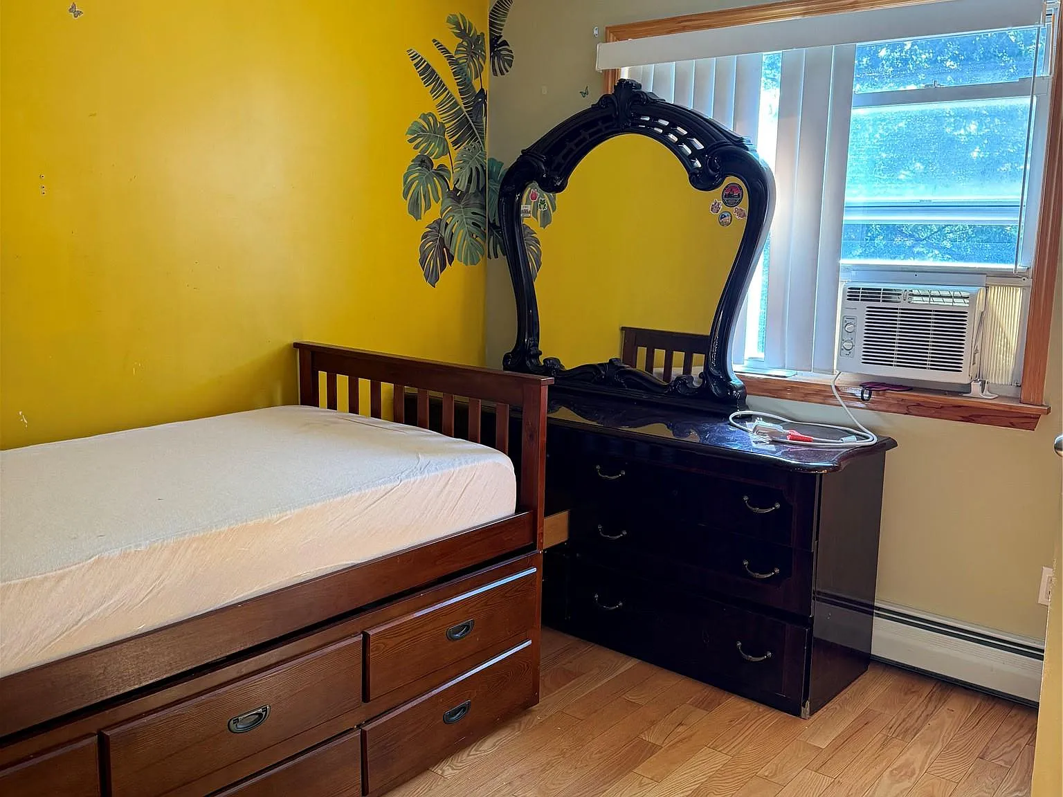 3 bed, 1.5 bath, 2939 sqft, $3,100 — Photo 3