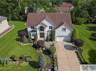 4 Lily Rd, Edison, NJ 08820