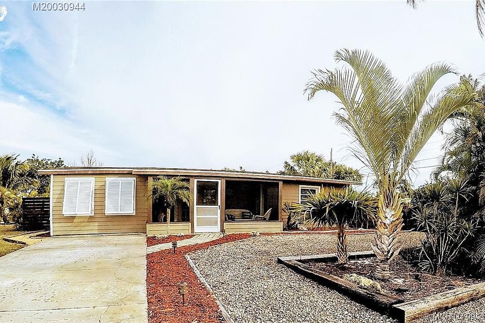 1st image of 1265 NE Flora Pl