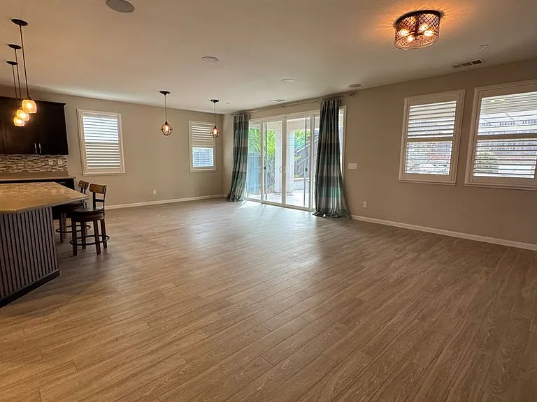 800 Valencia Ct — Photo 30