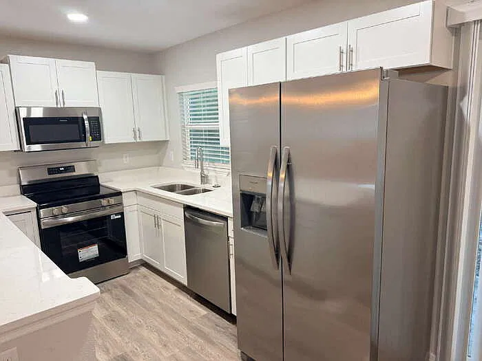 3 bed, 2.0 bath, 947 sqft, $2,295 — Photo 3