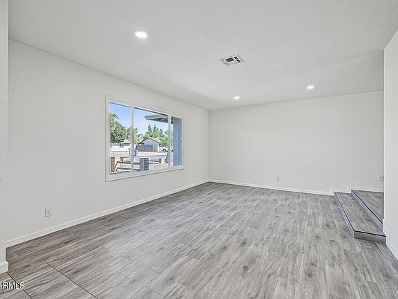 5th image of 1097 E CARTER Drive