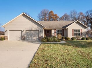 100 S Timberview Dr, Staunton, IL 62088