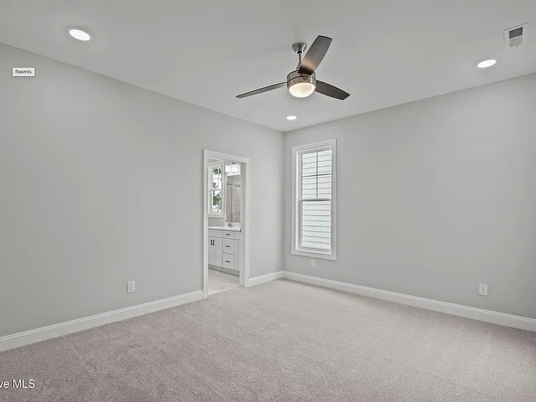 319 Taylorwood Dr — Photo 14