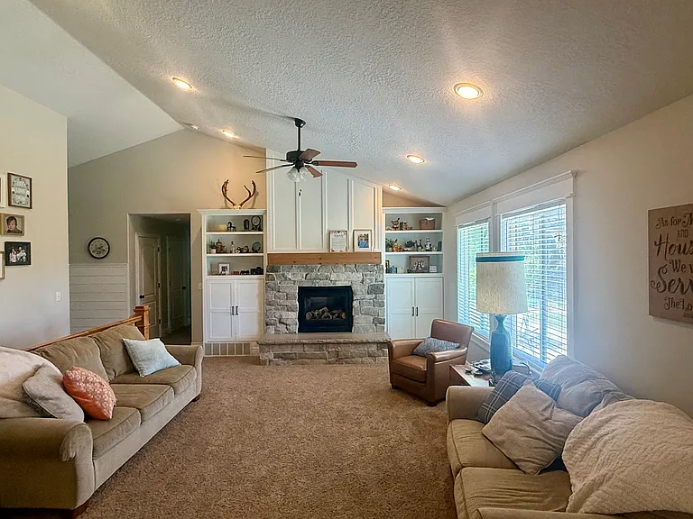 254 N Constitution Dr W — Photo 9