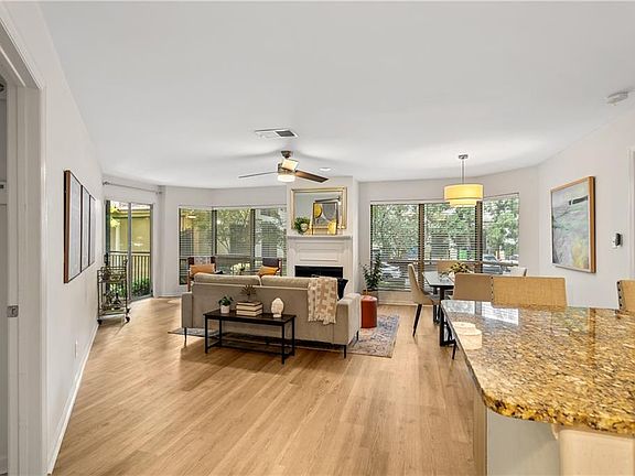 3rd image of 209 14th St NE APT 102