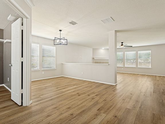 3rd image of 301 Highland Glen Dr