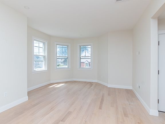 3rd image of 90 Bellevue Ave