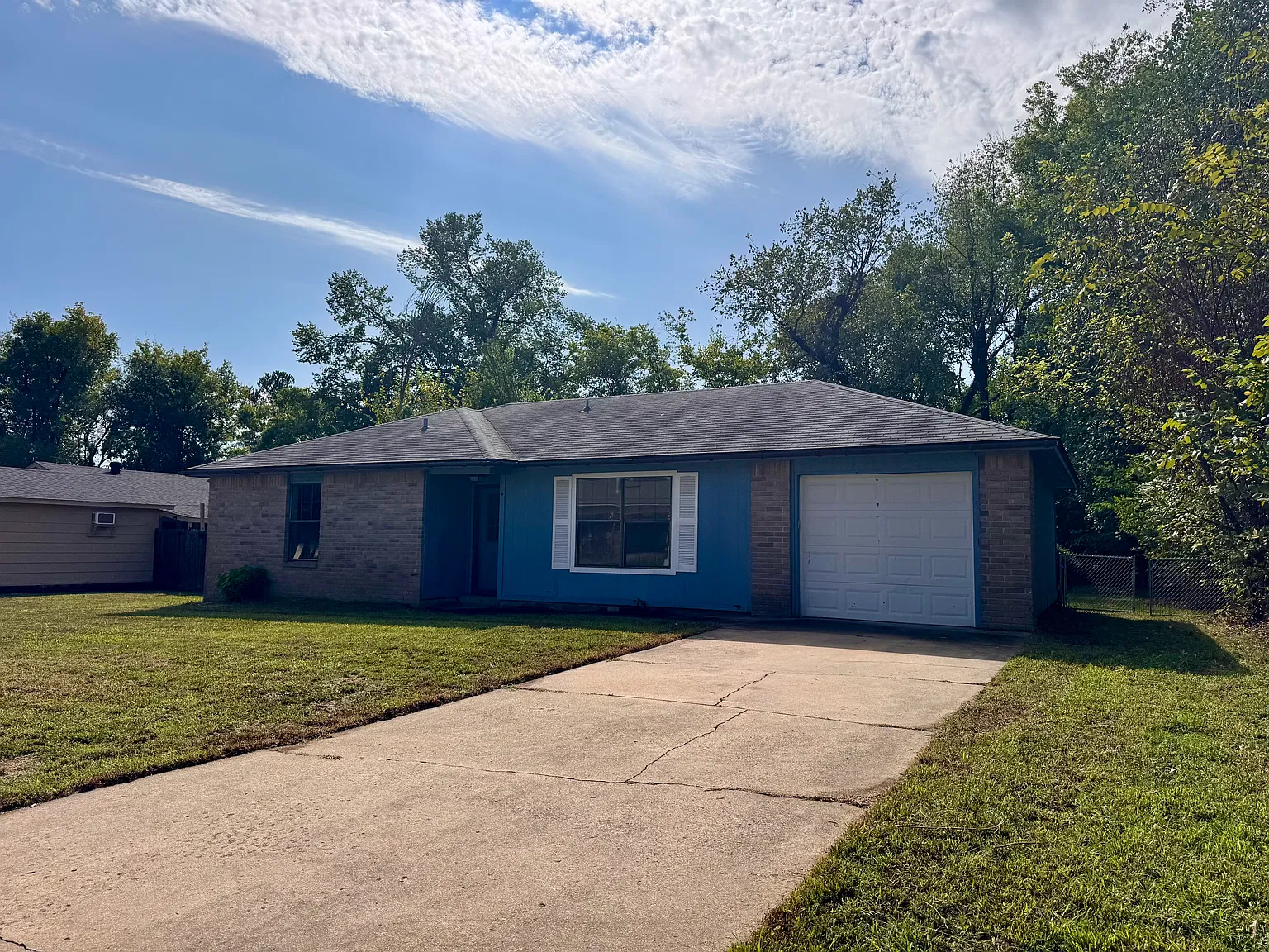 3 bed, 1.5 bath, 1167 sqft, $1,150 — Photo 1