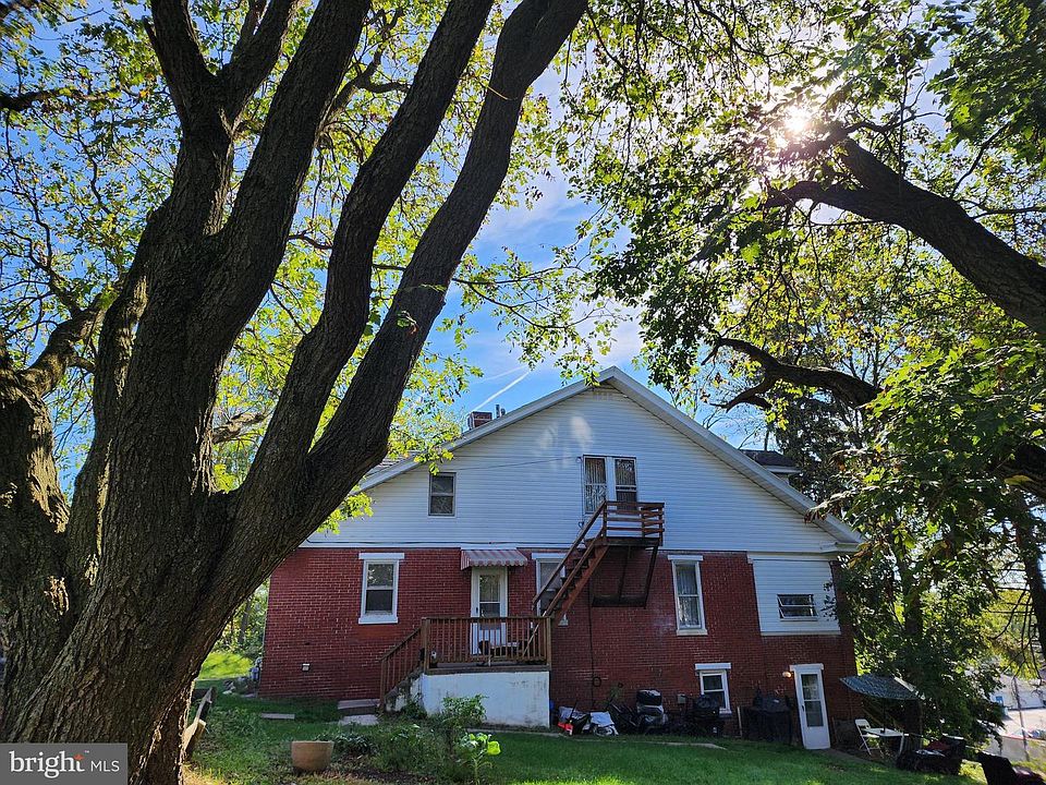 2nd image of 2200 Derry St